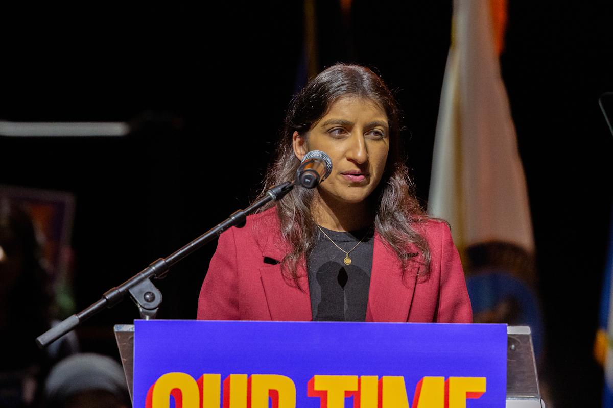 Lina Khan Joins Zohran Mamdani's Transition Team for New York Mayor